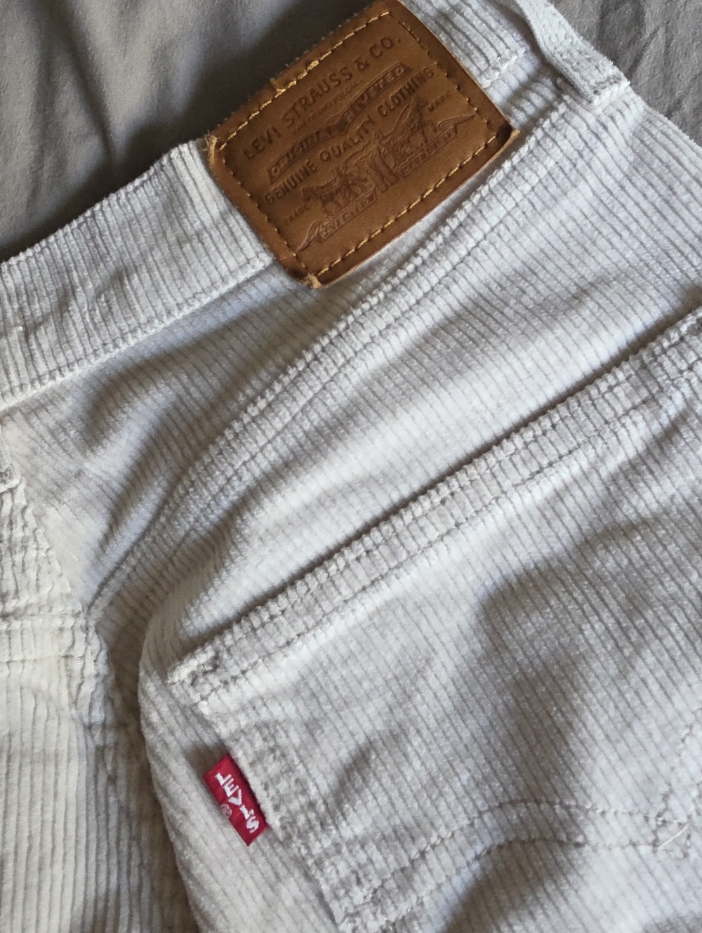 Levi's 70's high rise flare cord jeans in Sandshell 29W - Picture 12 of 15